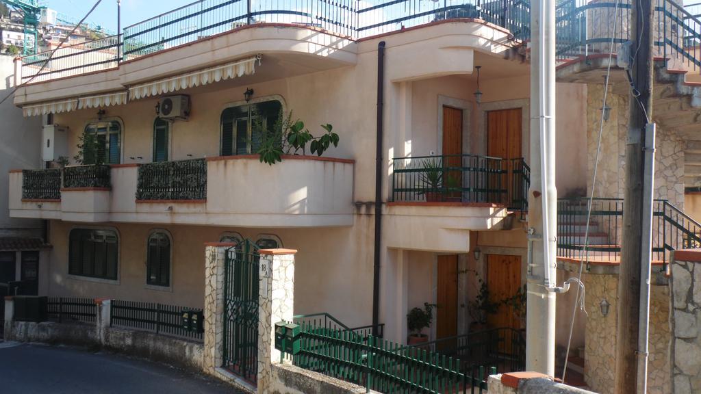 Апартаменти La Casa Di Marilena Таорміна Екстер'єр фото